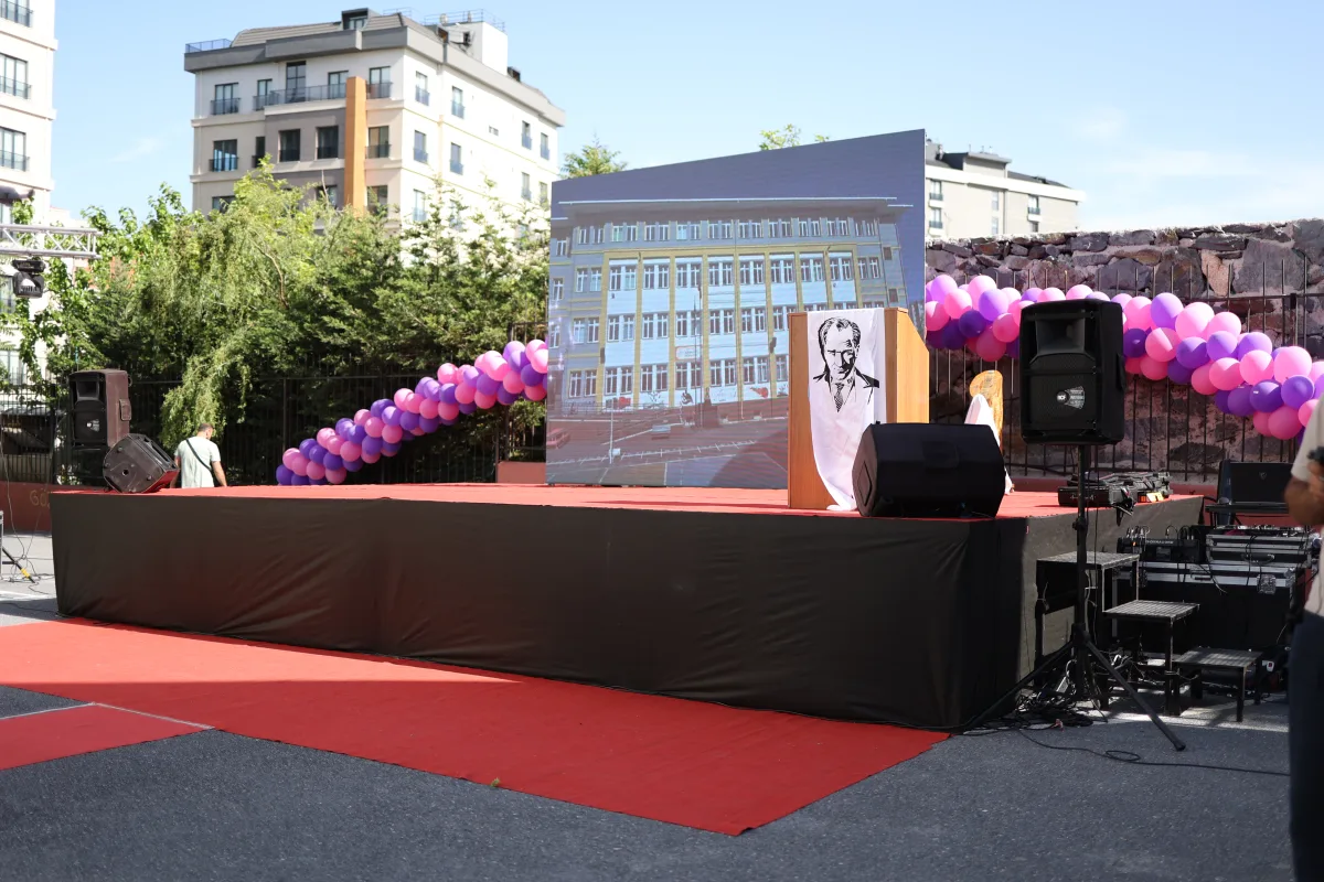 Üniversite podyum kiralama